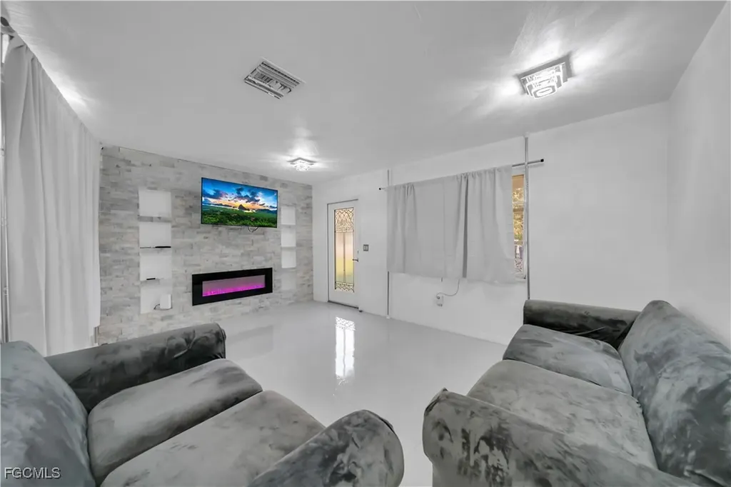 614 Carolina Avenue Fort Myers FL 33905