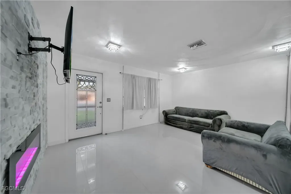 614 Carolina Avenue Fort Myers FL 33905