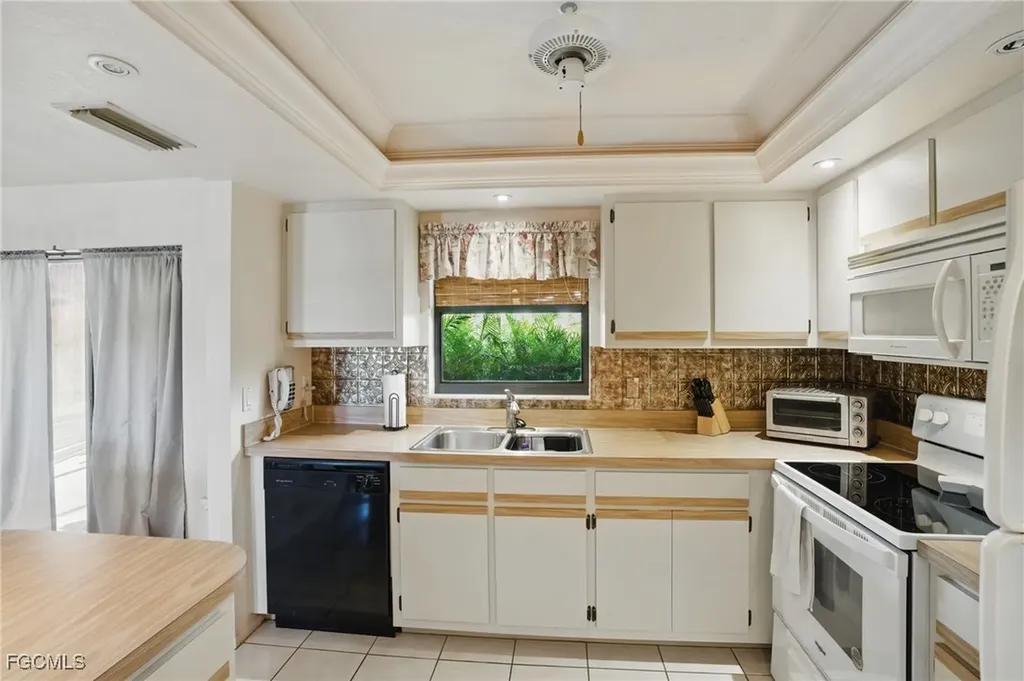 1105 SE 17th Terrace Cape Coral FL 33990