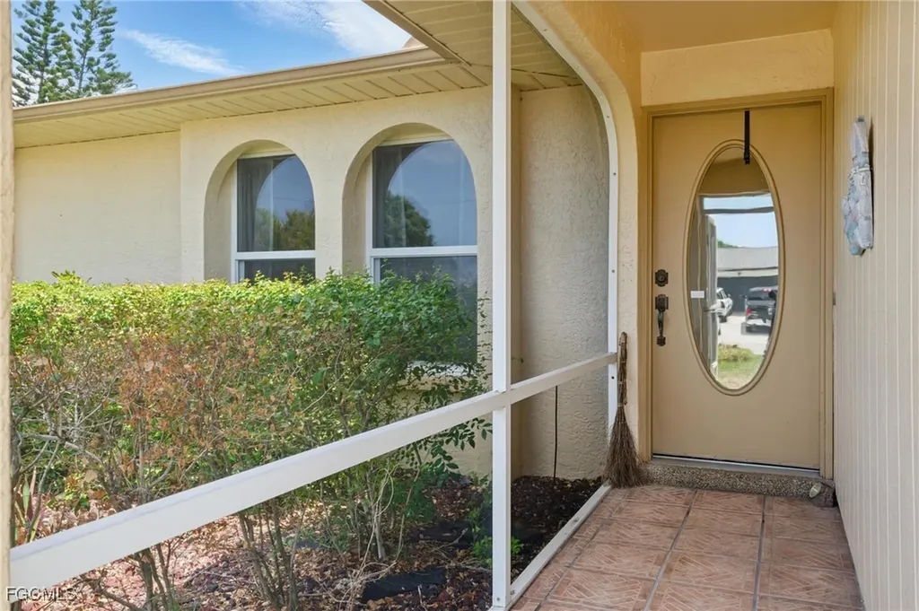 1105 SE 17th Terrace Cape Coral FL 33990
