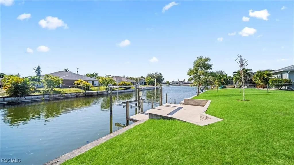 526 SE 4th Street Cape Coral FL 33990