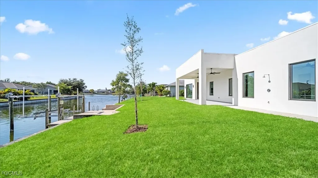 526 SE 4th Street Cape Coral FL 33990