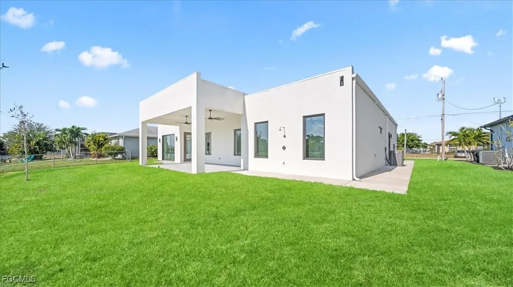 526 SE 4th Street Cape Coral FL 33990