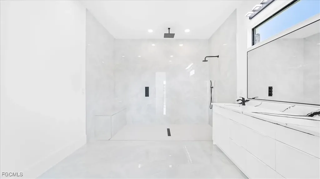526 SE 4th Street Cape Coral FL 33990