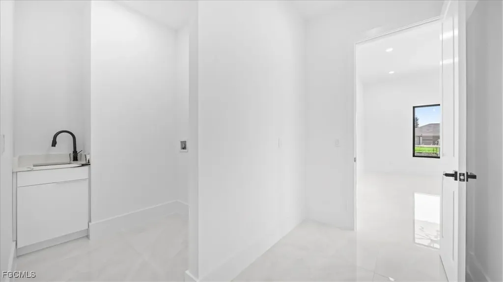 526 SE 4th Street Cape Coral FL 33990