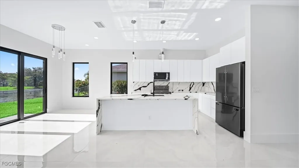 526 SE 4th Street Cape Coral FL 33990