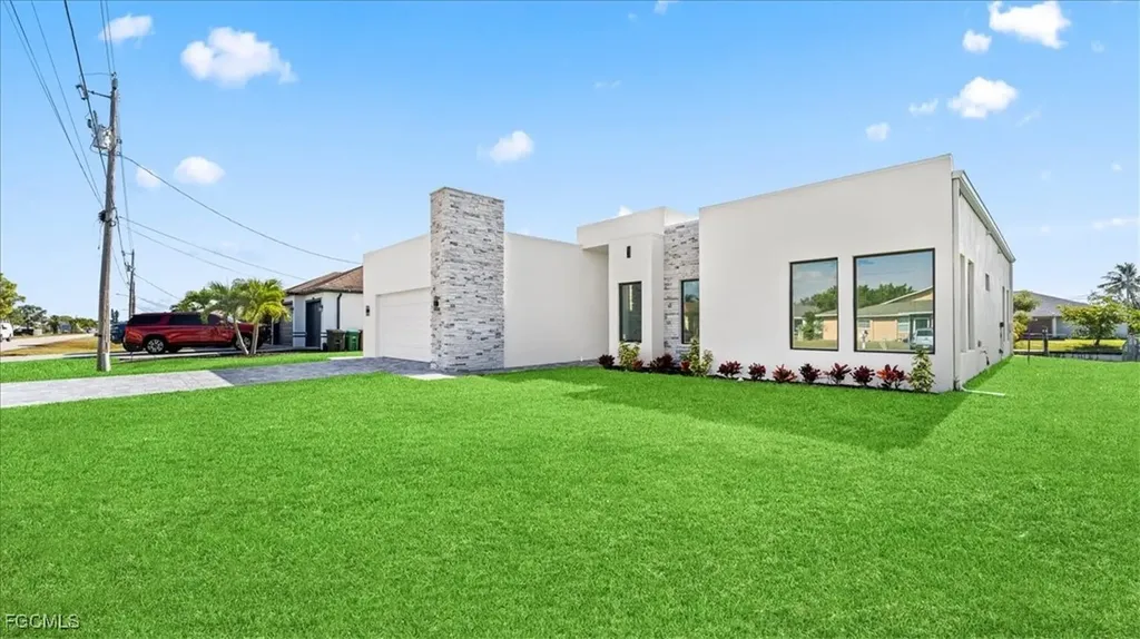 526 SE 4th Street Cape Coral FL 33990