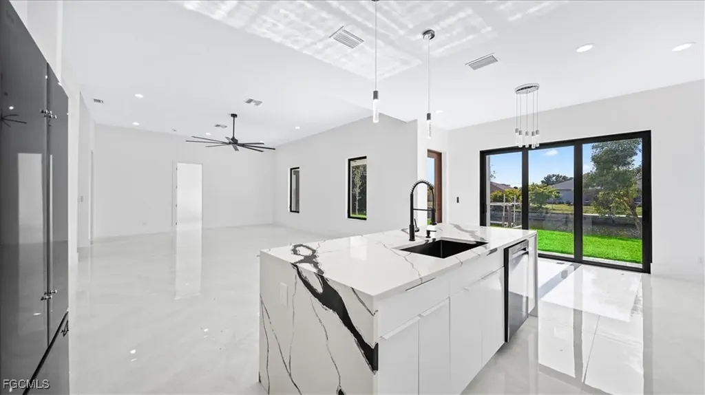 526 SE 4th Street Cape Coral FL 33990