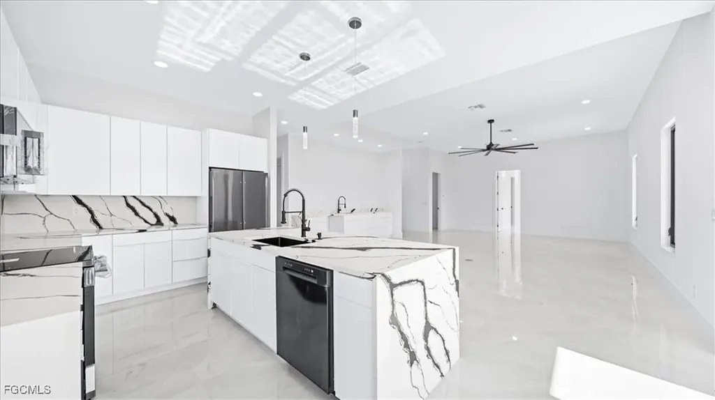 526 SE 4th Street Cape Coral FL 33990