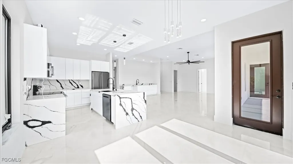 526 SE 4th Street Cape Coral FL 33990