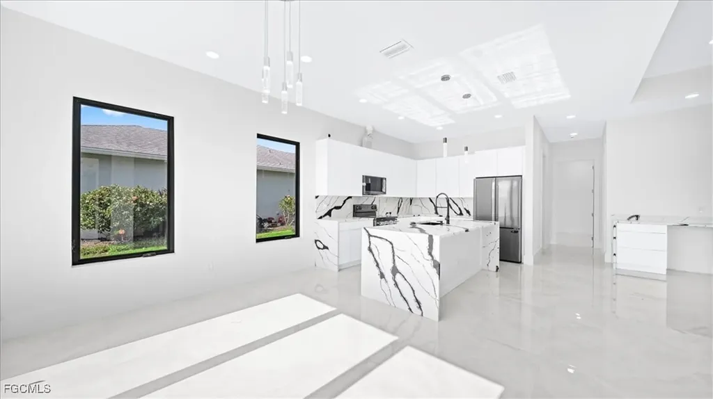 526 SE 4th Street Cape Coral FL 33990