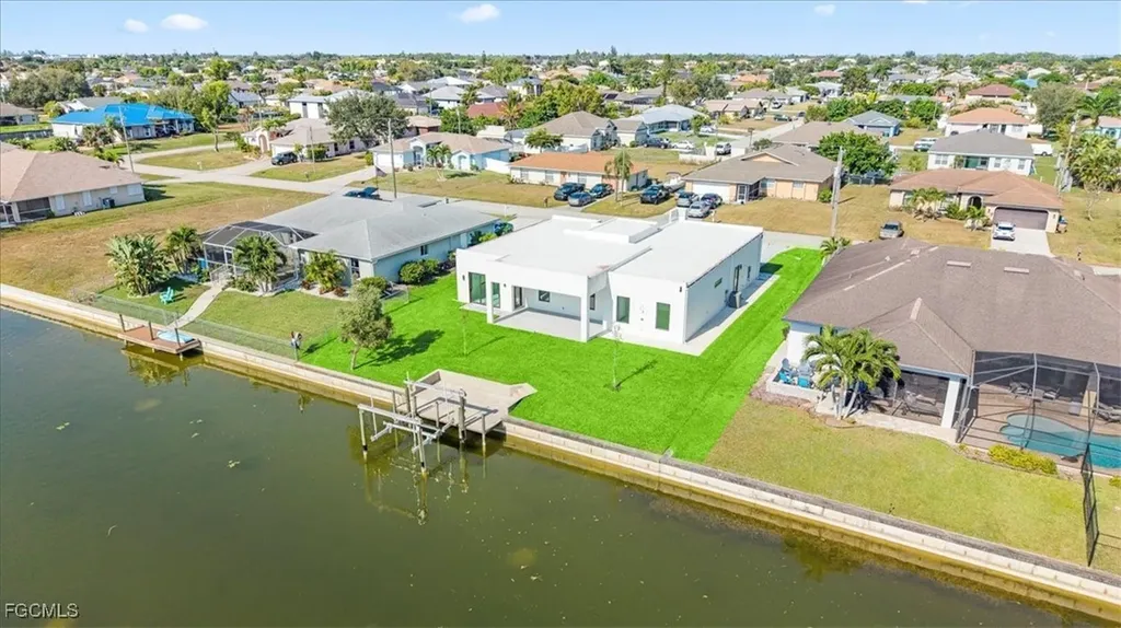 526 SE 4th Street Cape Coral FL 33990