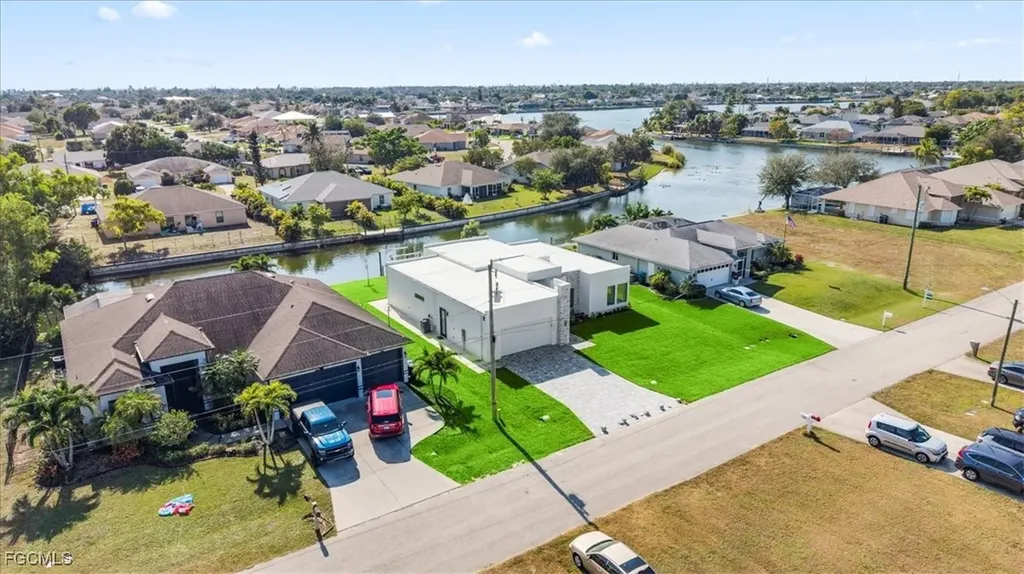 526 SE 4th Street Cape Coral FL 33990