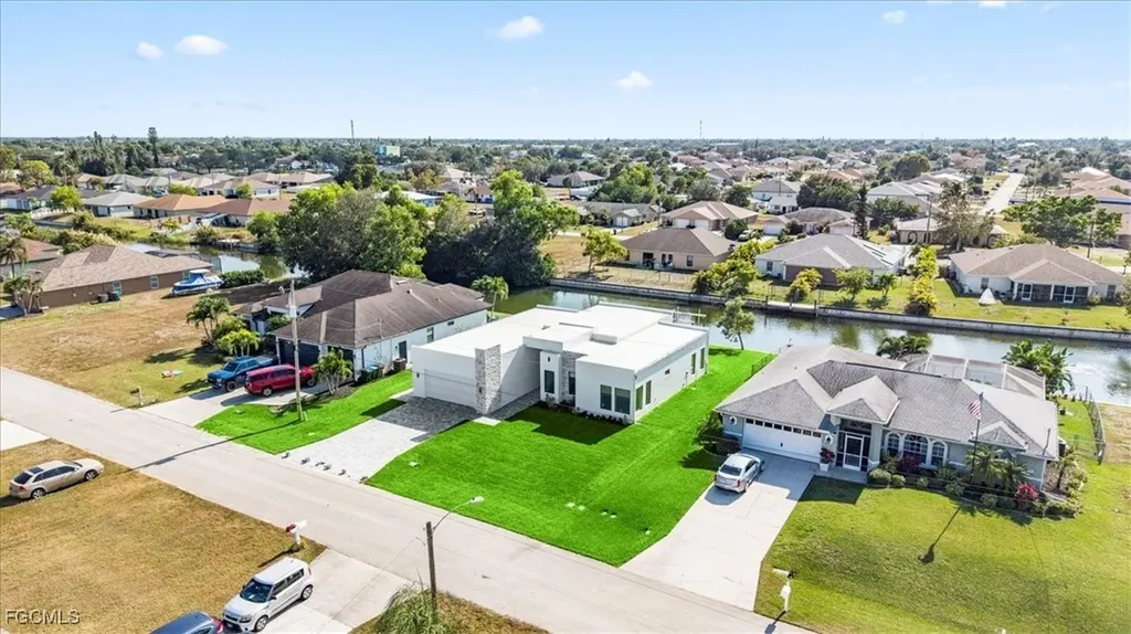 526 SE 4th Street Cape Coral FL 33990