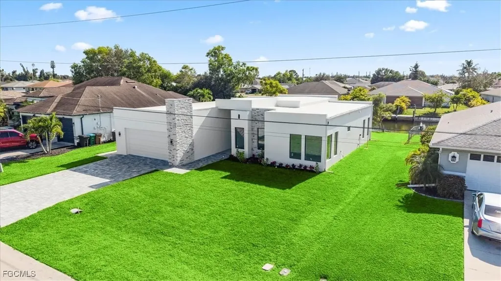 526 SE 4th Street Cape Coral FL 33990