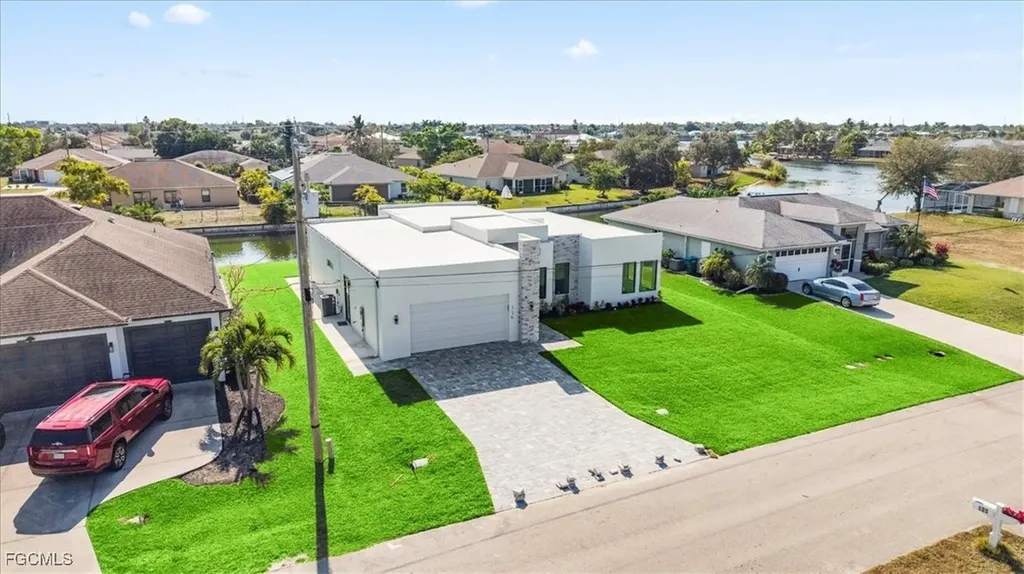 526 SE 4th Street Cape Coral FL 33990