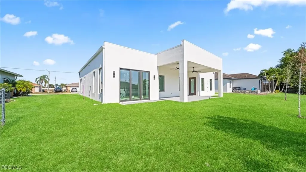 526 SE 4th Street Cape Coral FL 33990