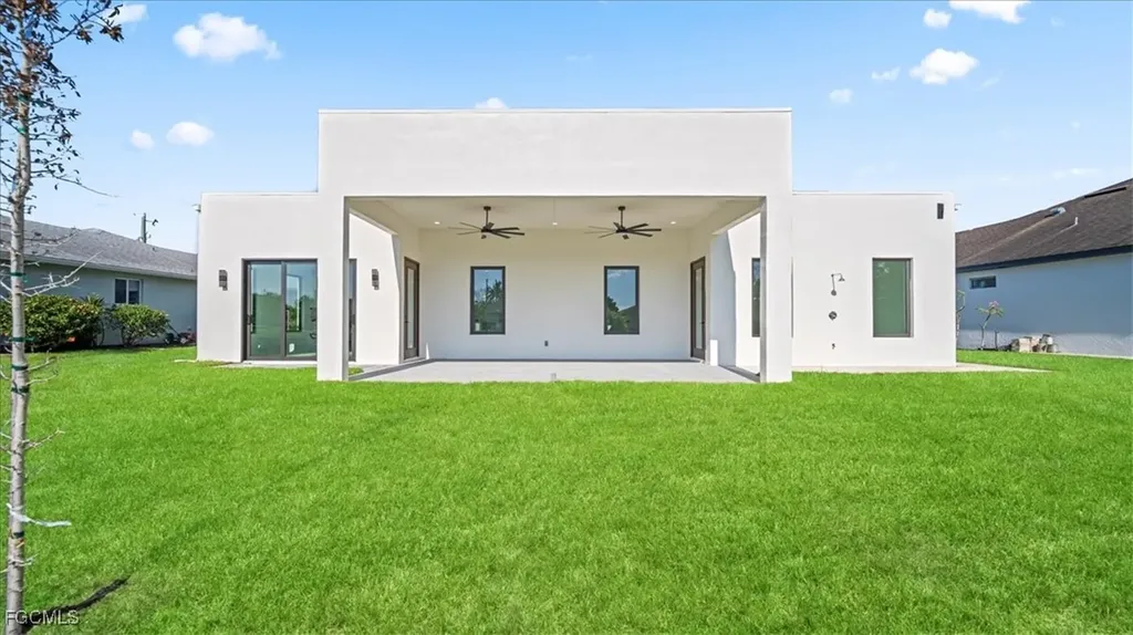 526 SE 4th Street Cape Coral FL 33990
