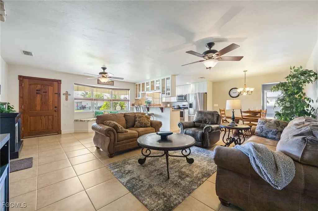 5128 York Court Cape Coral FL 33904