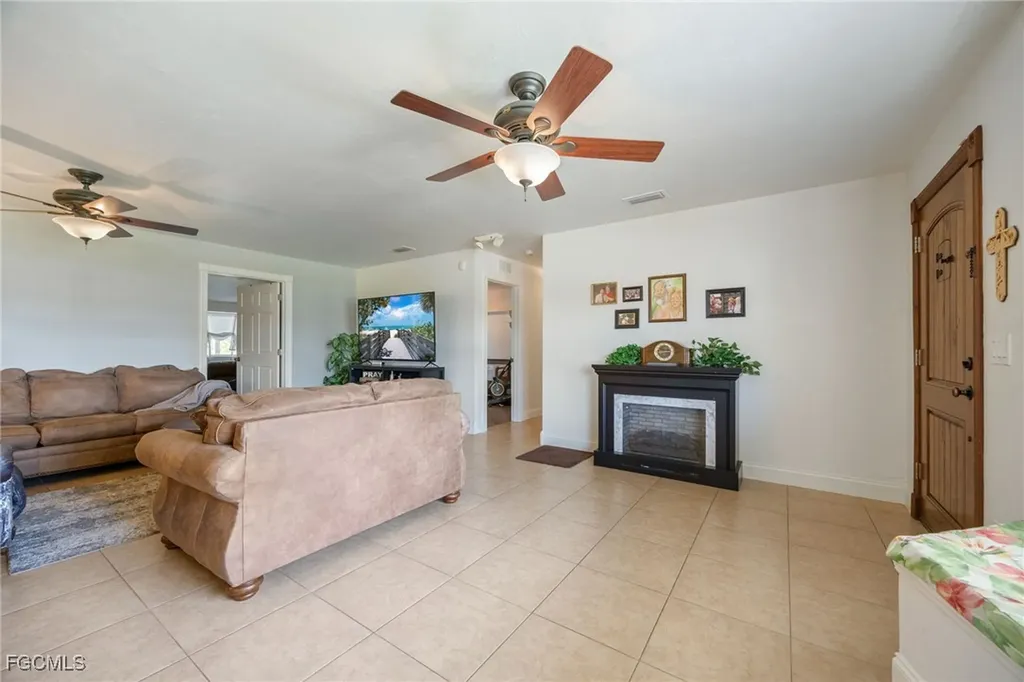 5128 York Court Cape Coral FL 33904