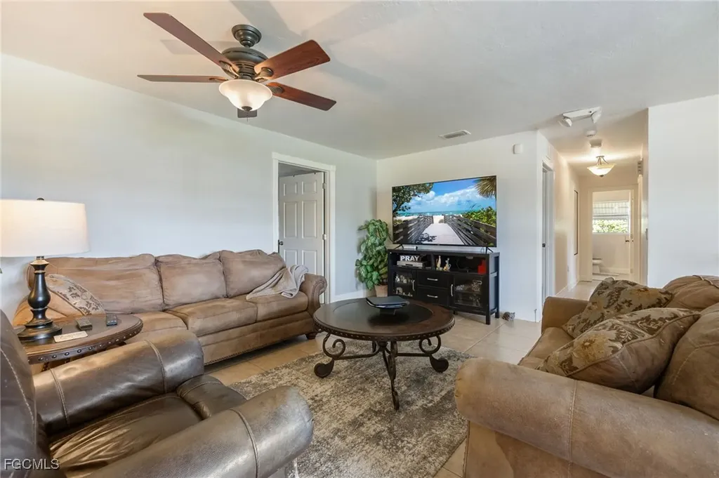 5128 York Court Cape Coral FL 33904