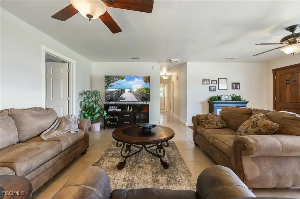 5128 York Court Cape Coral FL 33904
