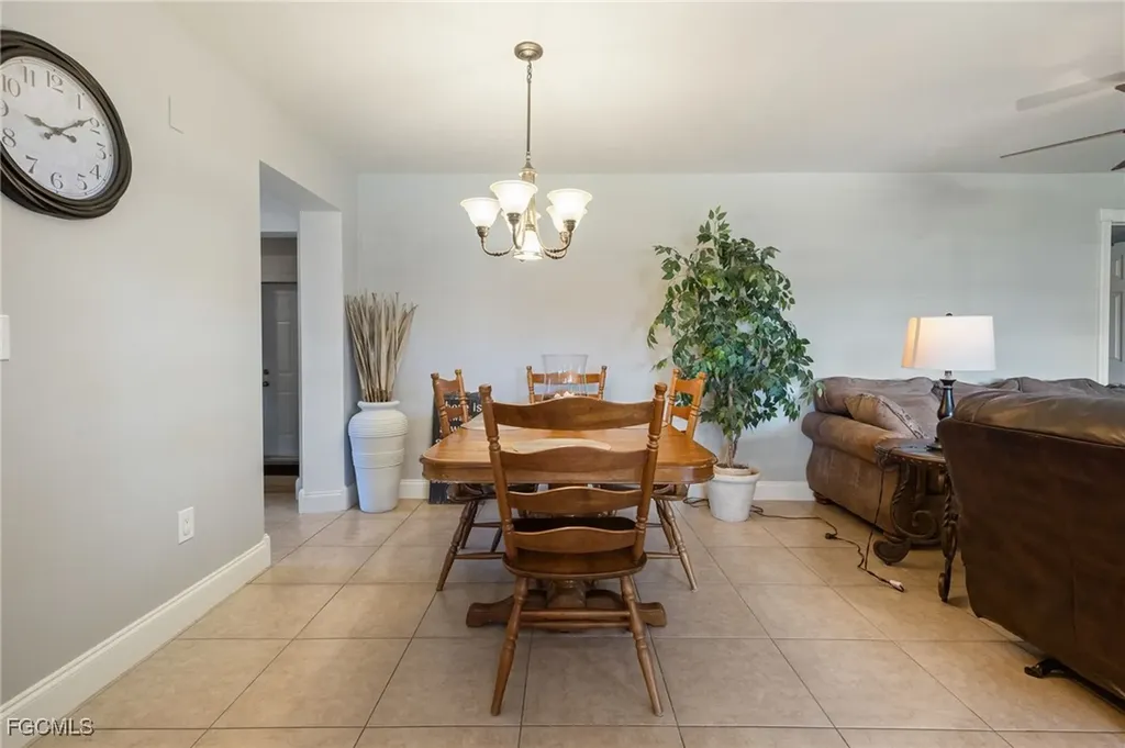 5128 York Court Cape Coral FL 33904