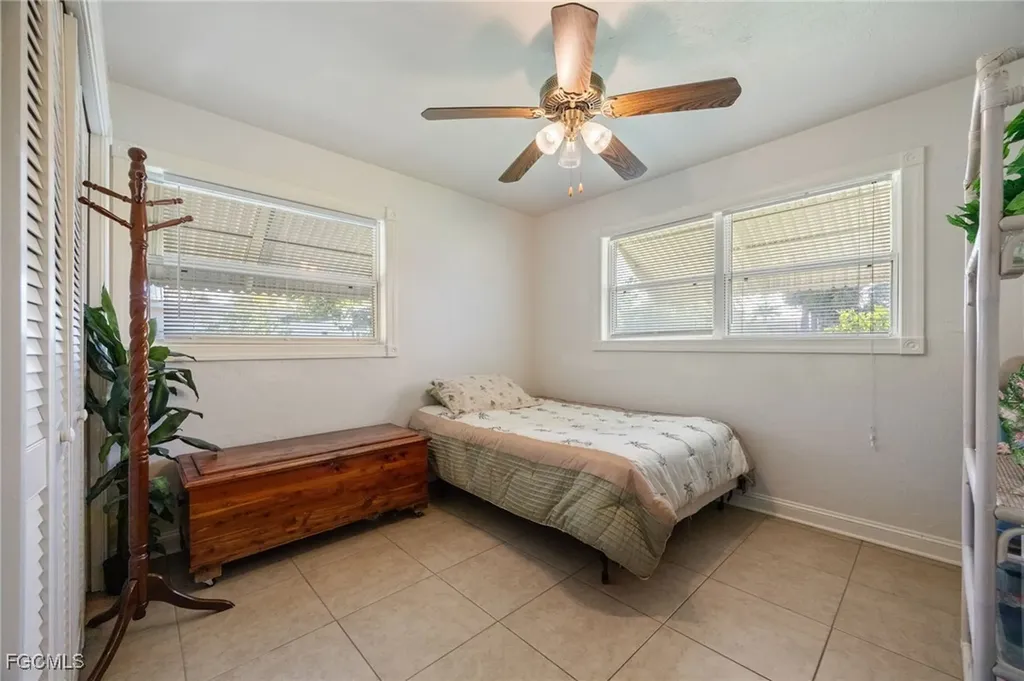 5128 York Court Cape Coral FL 33904