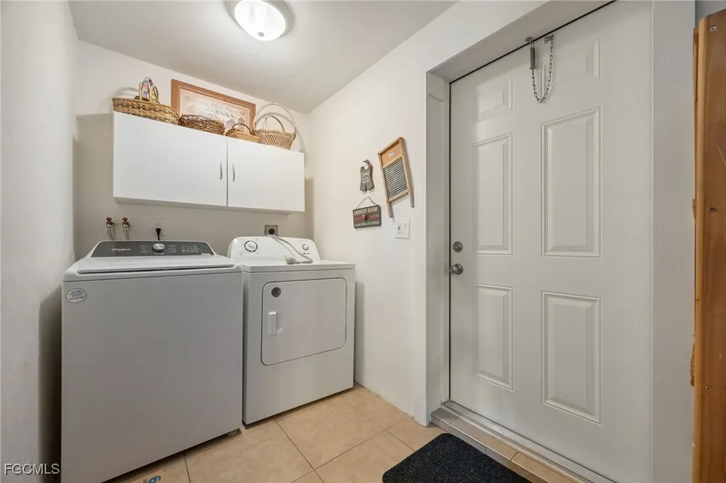 5128 York Court Cape Coral FL 33904
