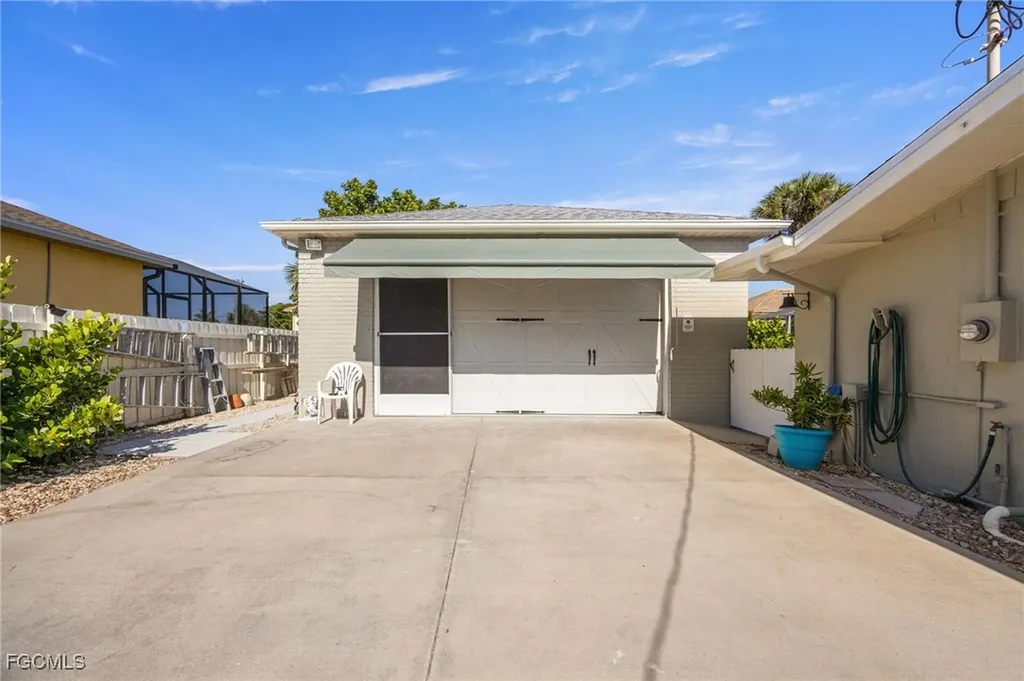 5128 York Court Cape Coral FL 33904