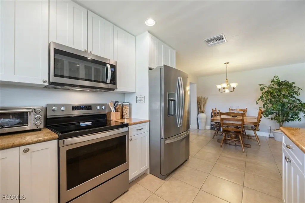 5128 York Court Cape Coral FL 33904