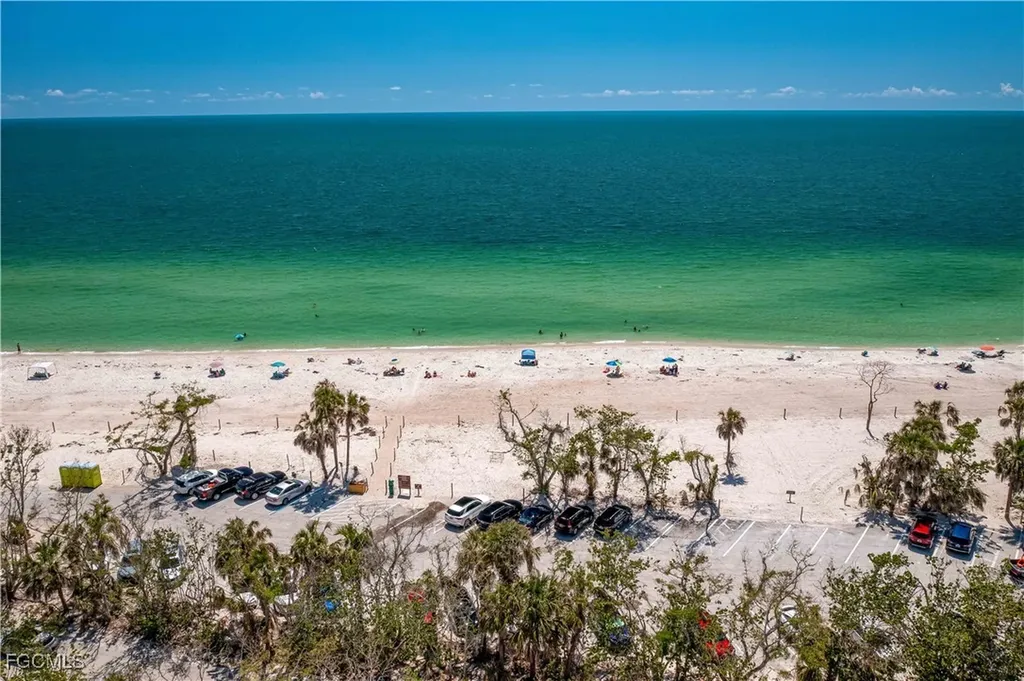 15 Bluebill Avenue Naples FL 34108