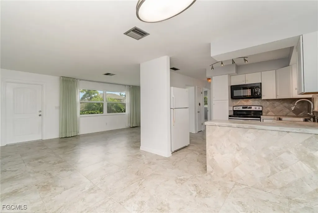 3106 SE 18th Place Cape Coral FL 33904
