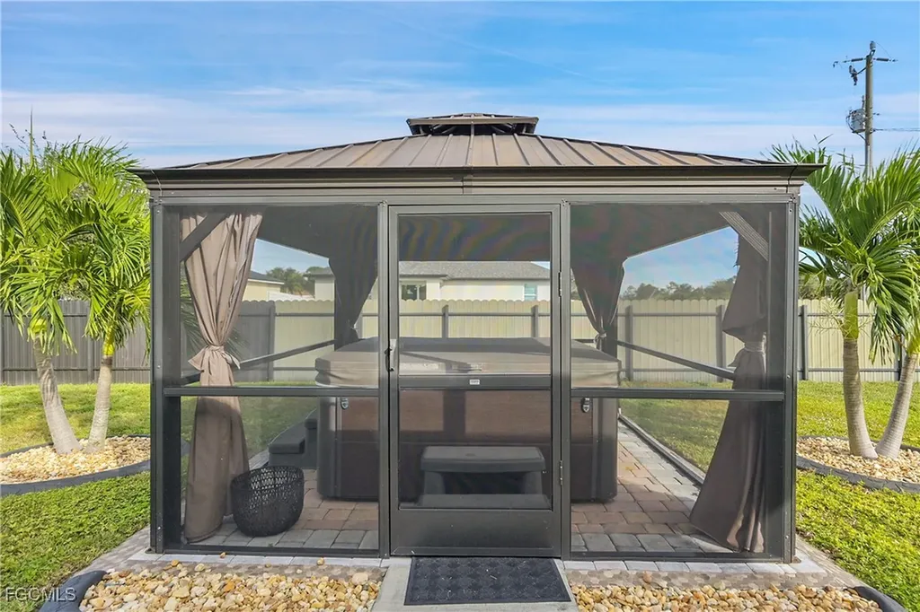 607 NW 16th Place Cape Coral FL 33993