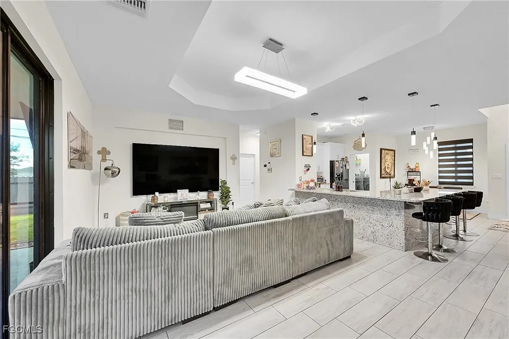 607 NW 16th Place Cape Coral FL 33993