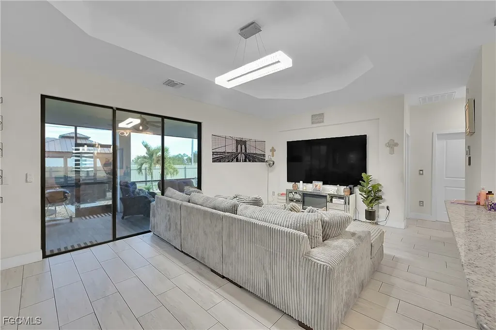 607 NW 16th Place Cape Coral FL 33993