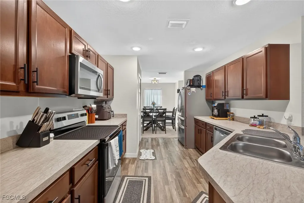 1511 NE 13th Terrace Cape Coral FL 33909