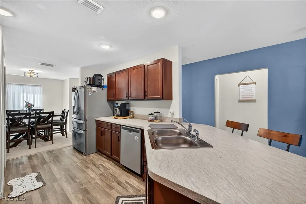 1511 NE 13th Terrace Cape Coral FL 33909
