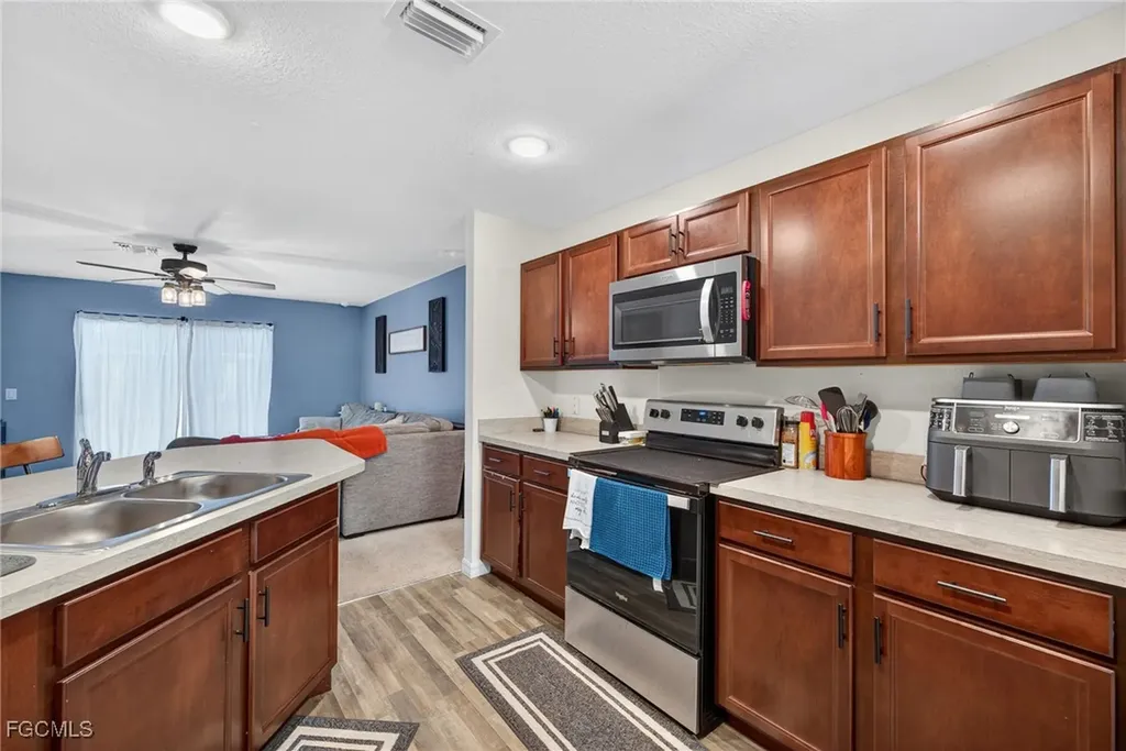 1511 NE 13th Terrace Cape Coral FL 33909
