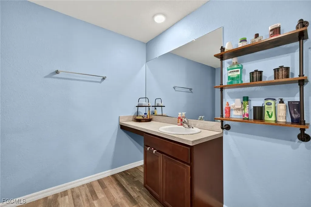 1511 NE 13th Terrace Cape Coral FL 33909