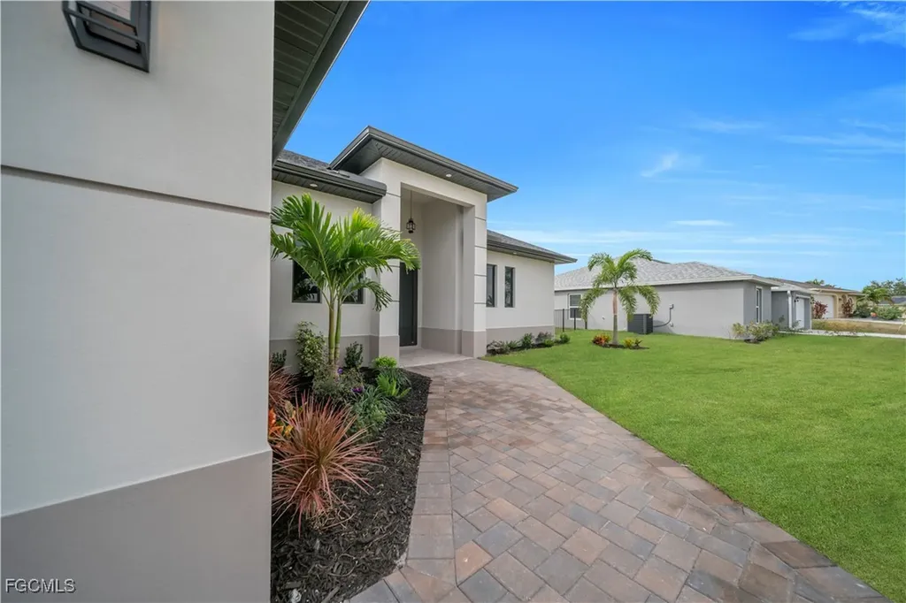 626 NE 8th Street Cape Coral FL 33909