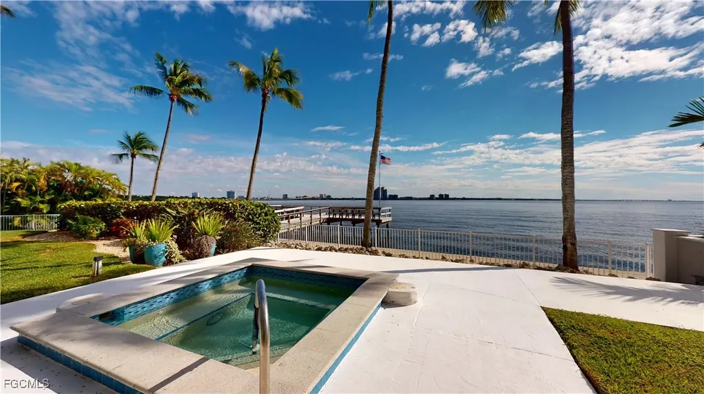 3350 N Key Drive North Fort Myers FL 33903