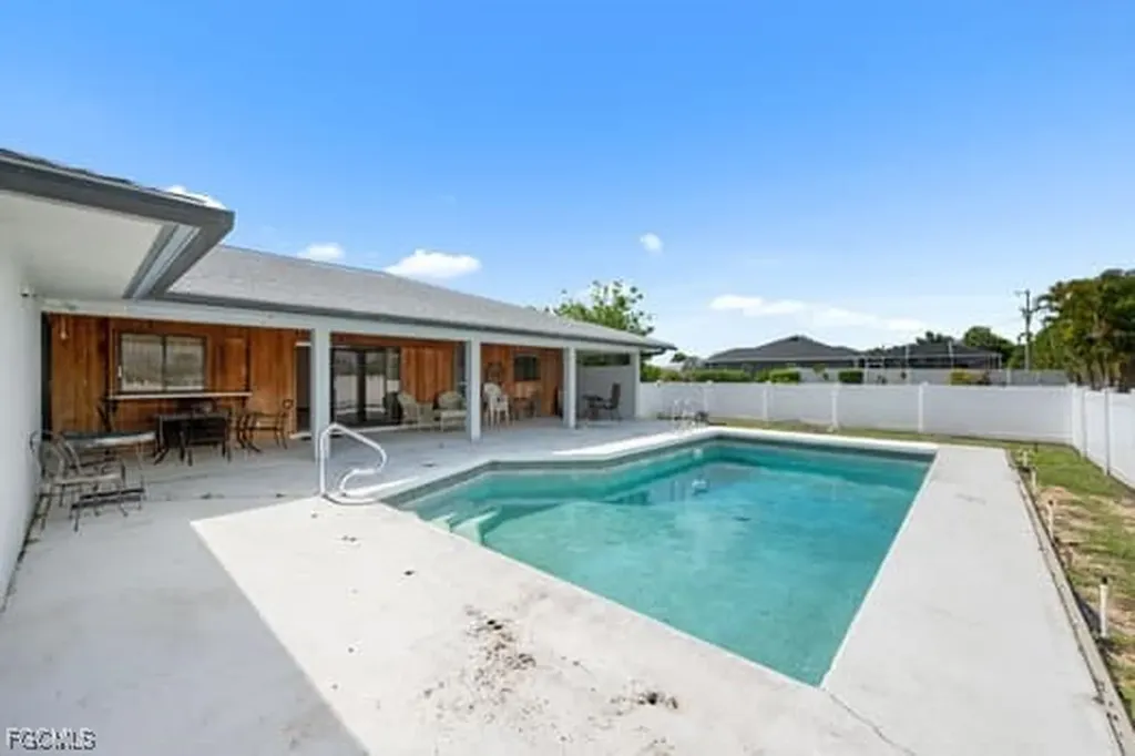 3004 SE 8th Avenue Cape Coral FL 33904