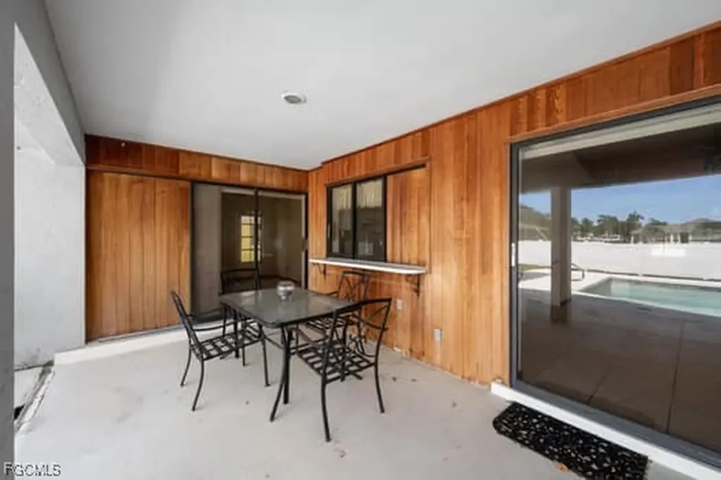 3004 SE 8th Avenue Cape Coral FL 33904