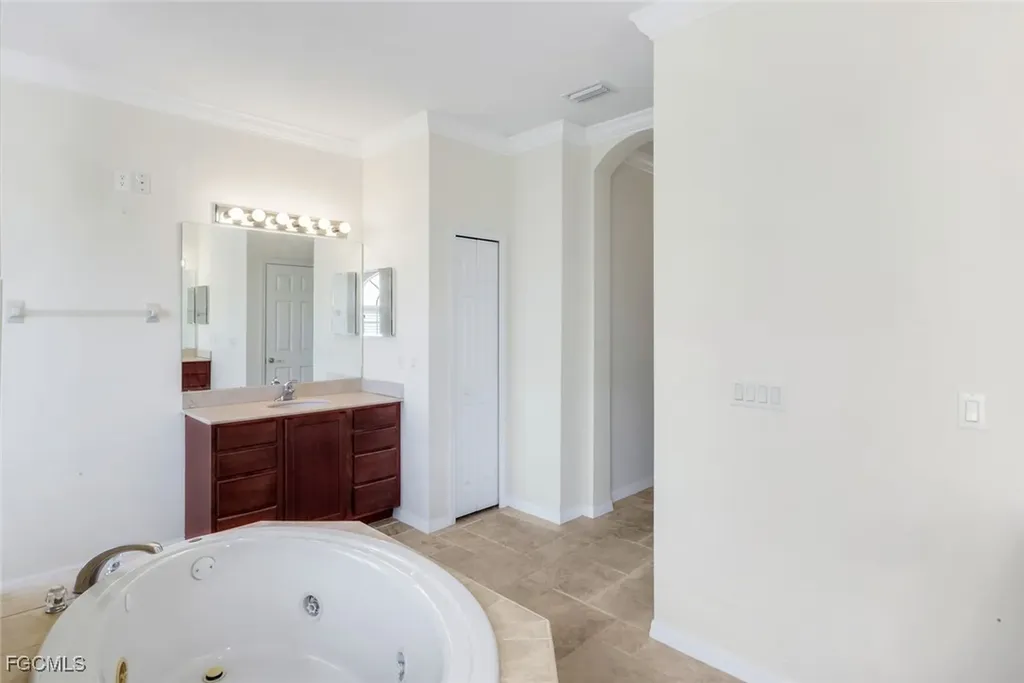 5321 SW 23rd Avenue Cape Coral FL 33914