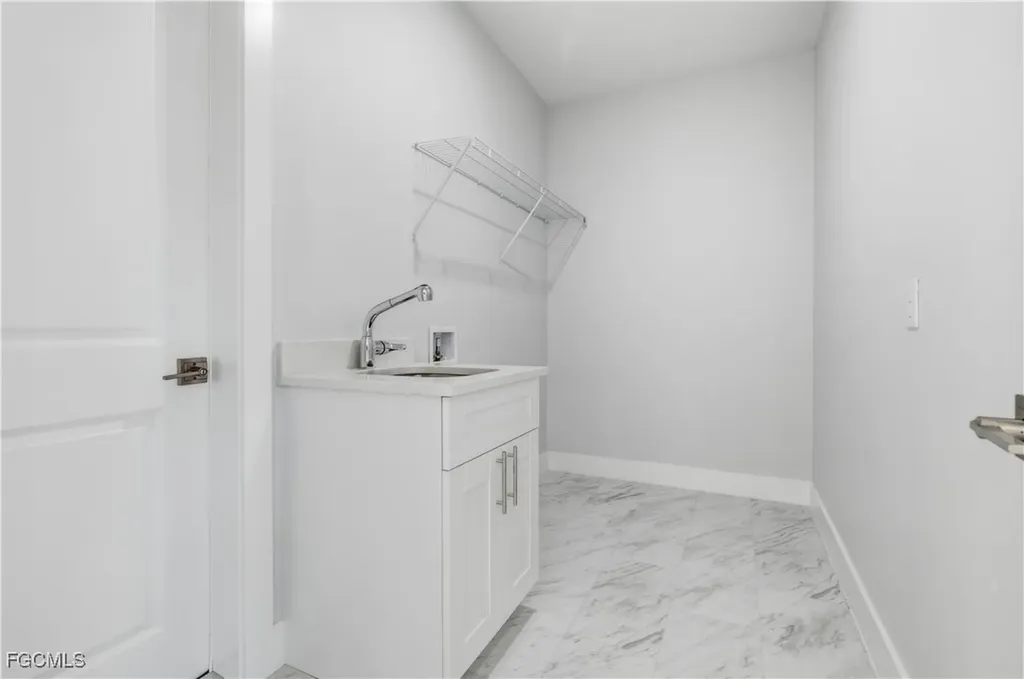 100 Zobora Circle Fort Myers FL 33913