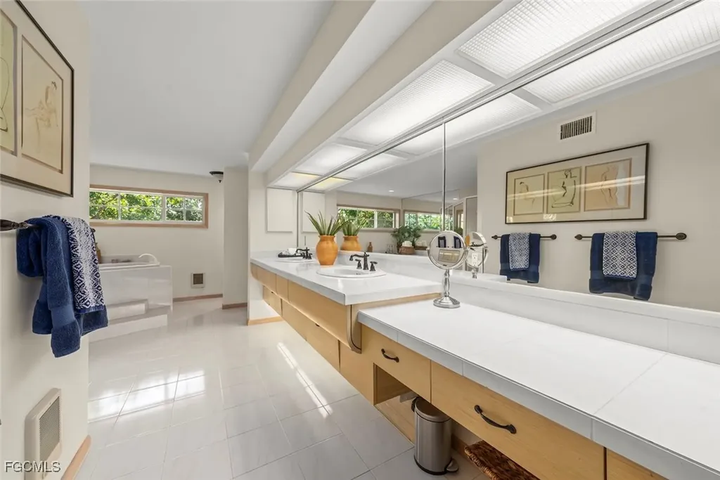 2451 Blind Pass Court Sanibel FL 33957