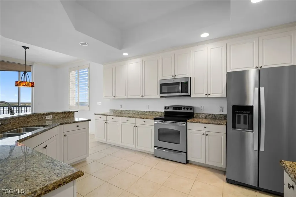 2090 W First Street Fort Myers FL 33901