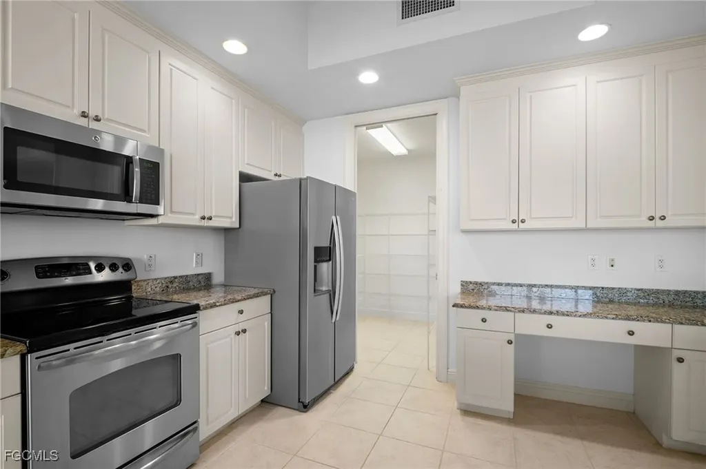 2090 W First Street Fort Myers FL 33901