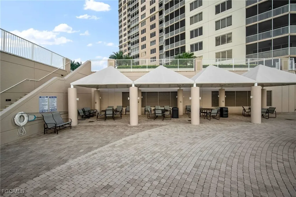 2090 W First Street Fort Myers FL 33901